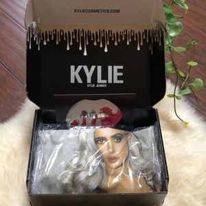 NWT Kylie Jenner Tee Grey Size Large